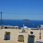 Meltemi Room's And Studios Anafi