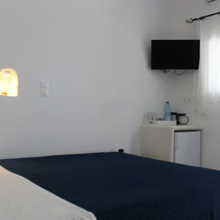 Meltemi Room's And Studios Apartment