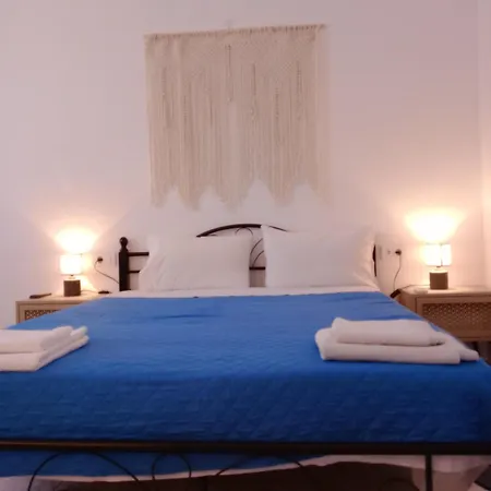 Meltemi Room's And Studios Apartment