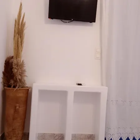 Meltemi Room's And Studios Apartment