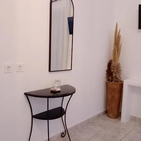 Meltemi Room's And Studios *