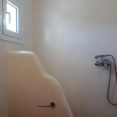 Meltemi Room's And Studios Apartment
