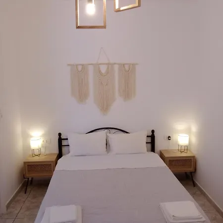 Meltemi Room's And Studios Apartment *